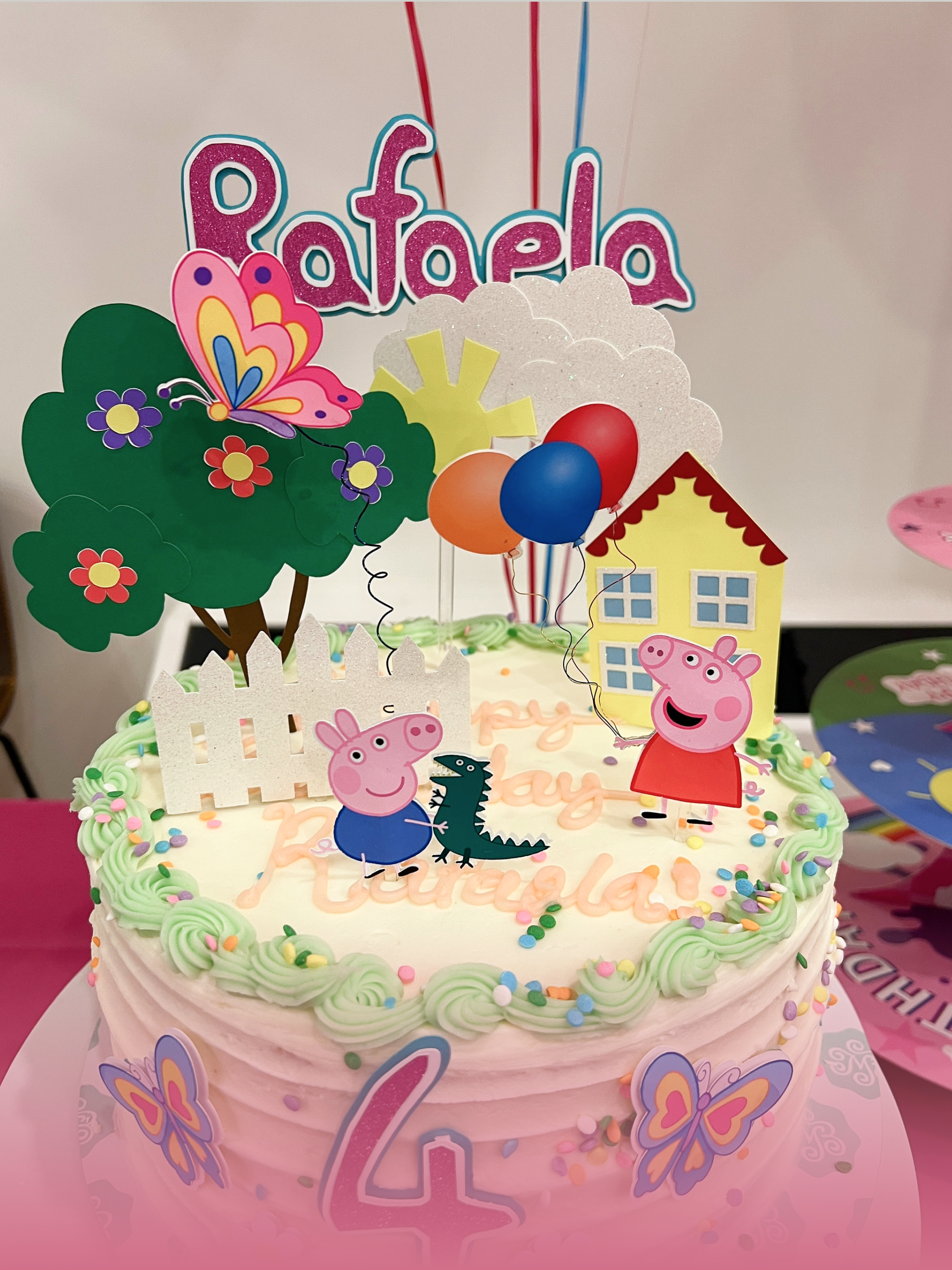 Topo de bolo Peppa Pig  Peppa pig birthday party, Peppa pig party, Peppa  pig birthday